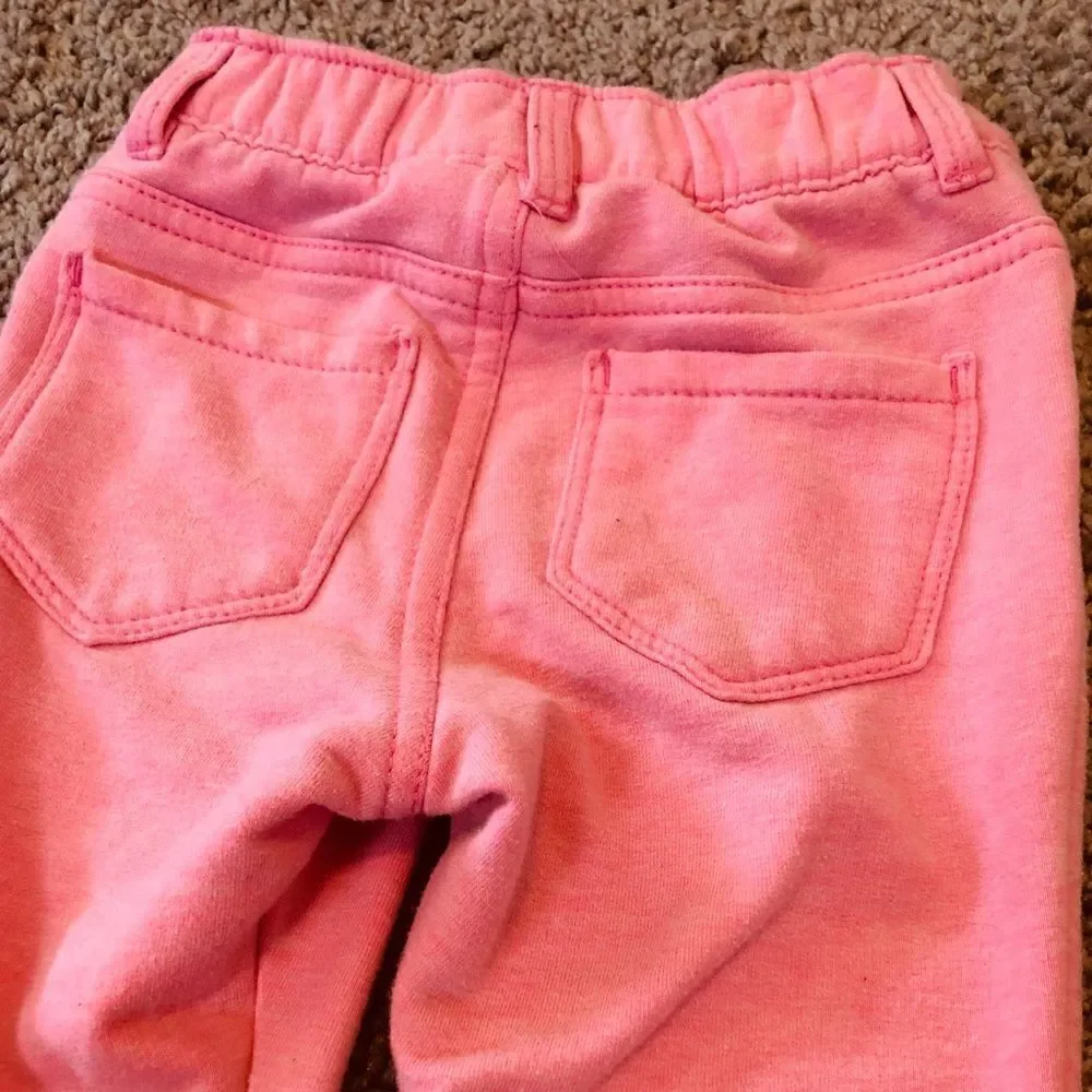 Oshkosh pants in 24mo size in GUC!